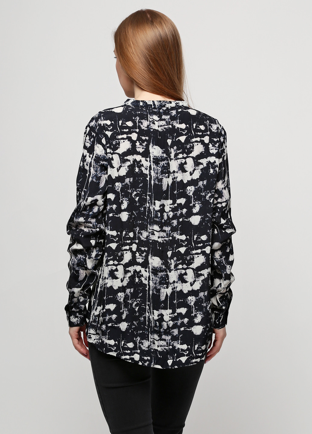 Черная кэжуал рубашка с абстрактным узором Minus