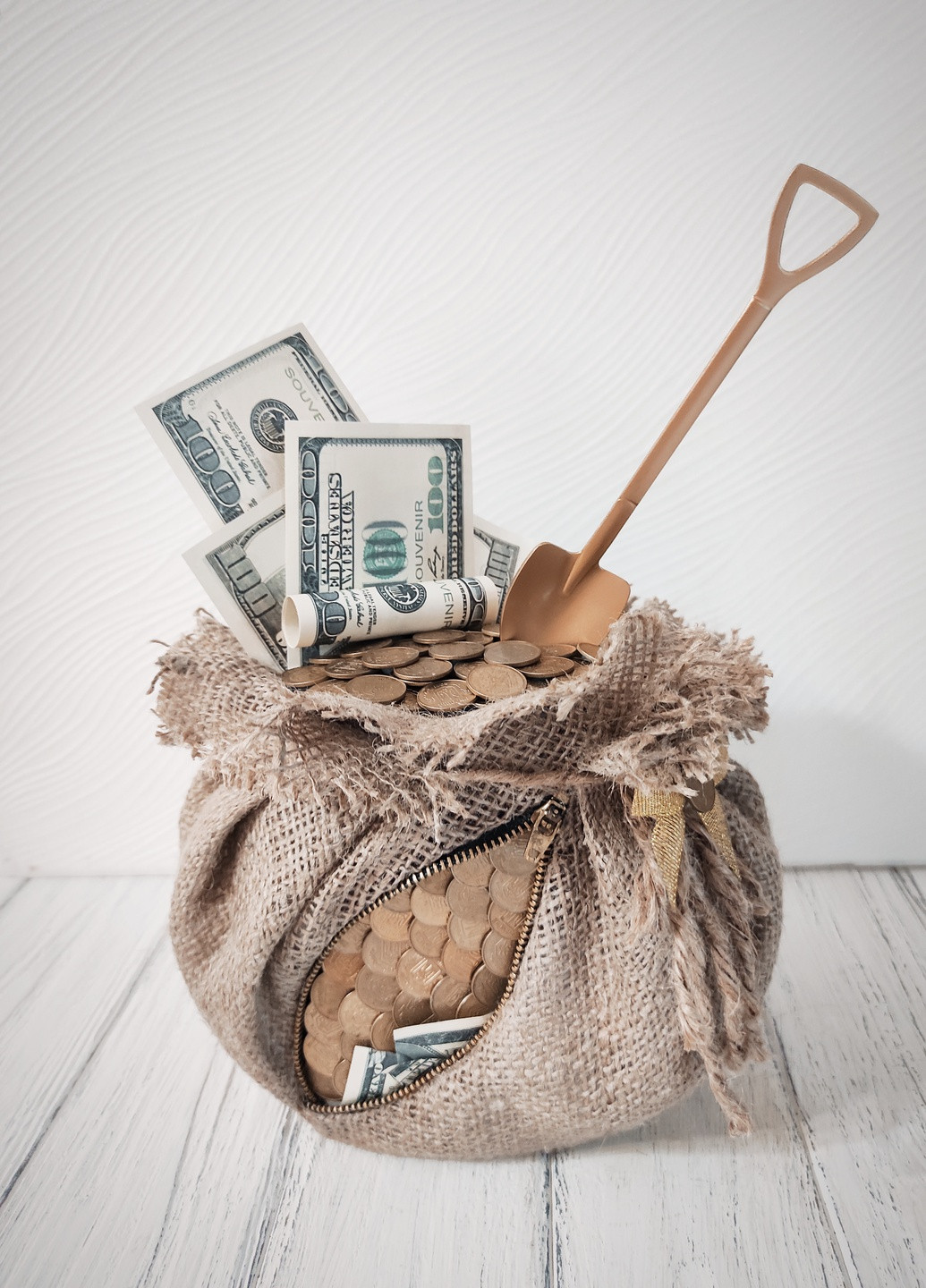 Сувенир статуэтка Мешочек с деньгами и золотой лопаткой ручная работа хенд мейд подарок SuvenirPodarokZP (253744807)