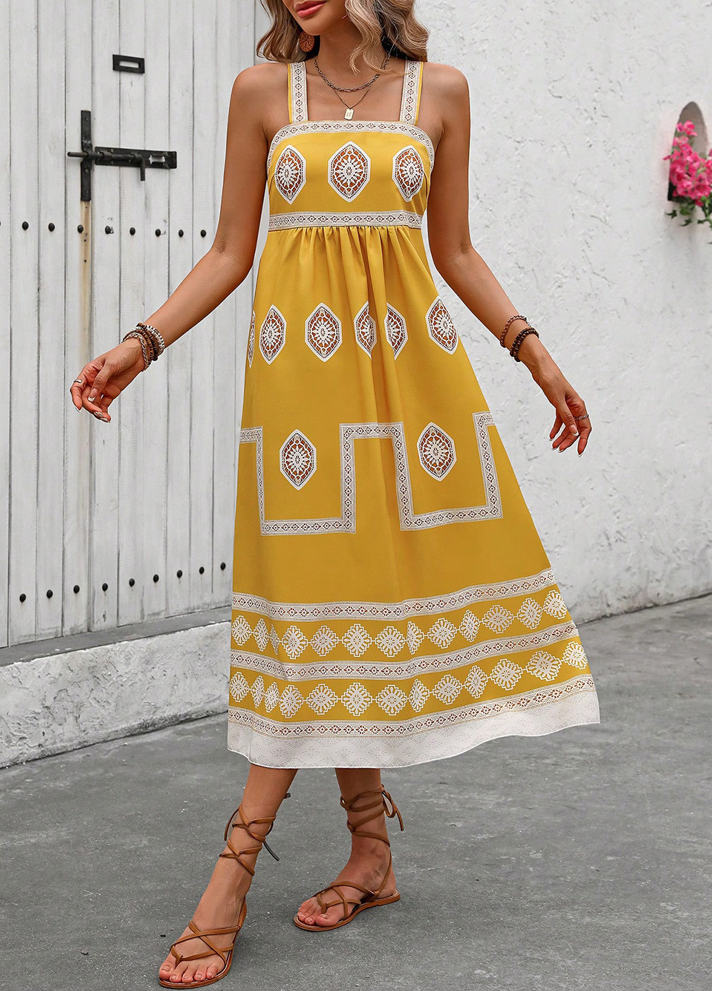 Желтое кэжуал платье а-силуэт SHEIN с орнаментом