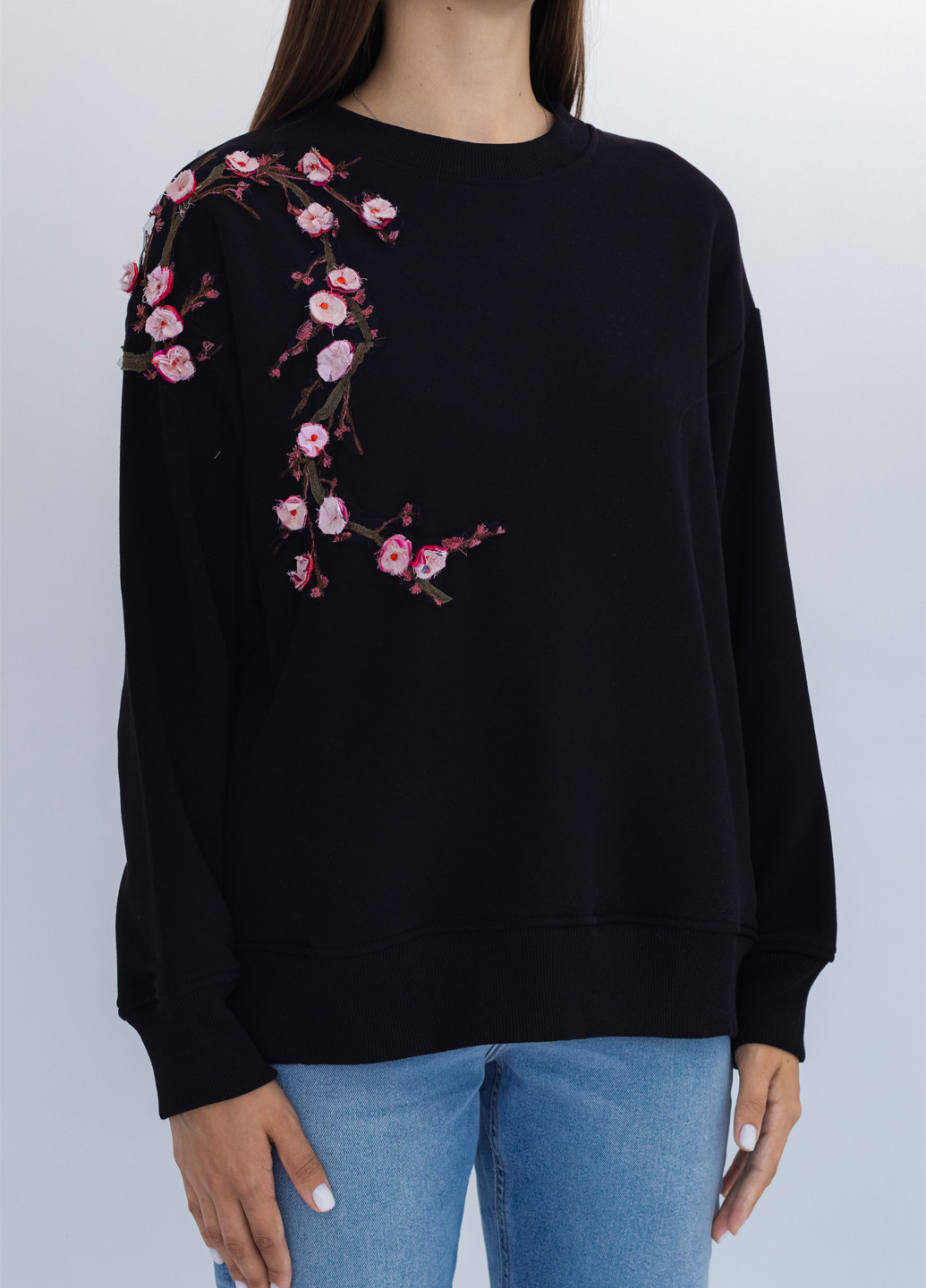 Чорний світшот Nora Kvittin однотонний аплікація, вишивка (301079836)