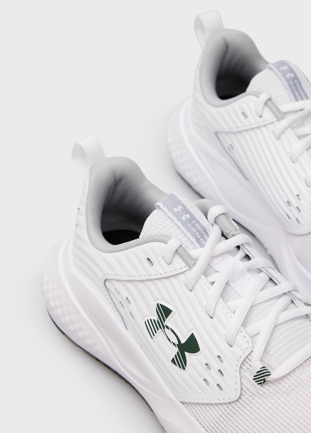 Белые демисезонные кроссовки Under Armour