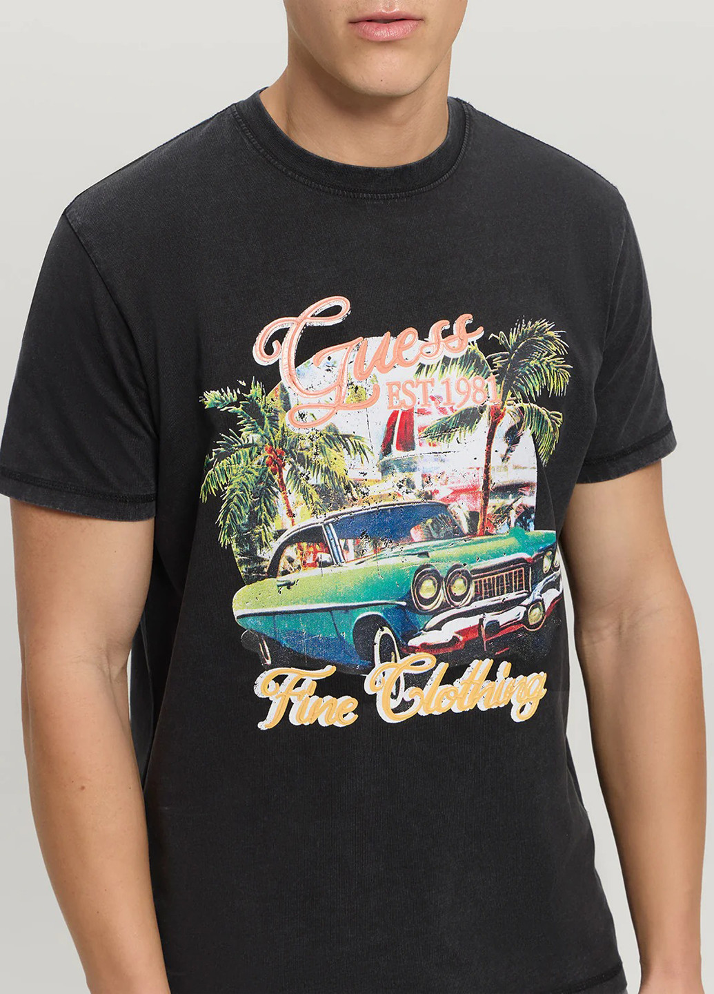 Черная футболка Guess