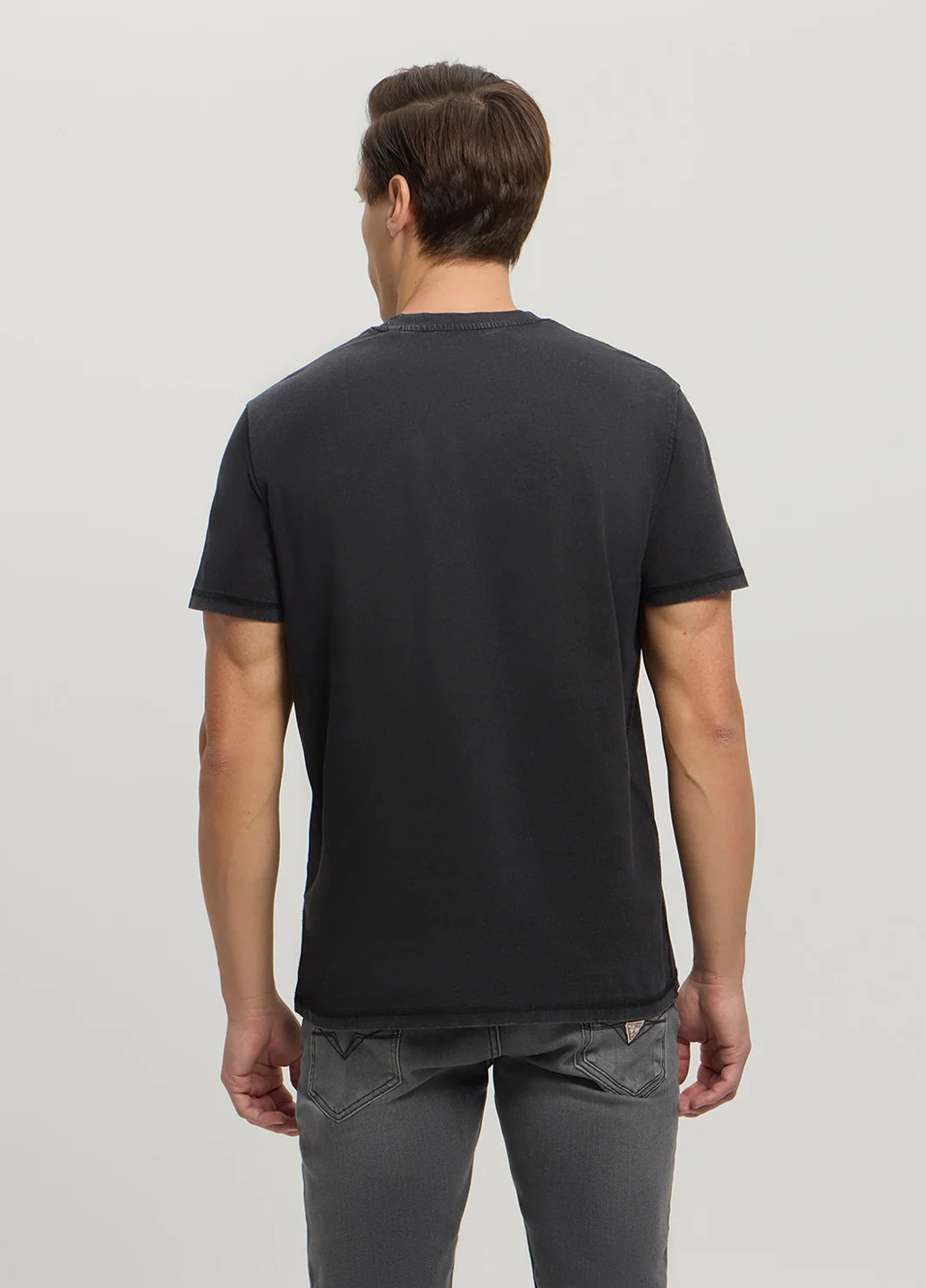 Черная футболка Guess