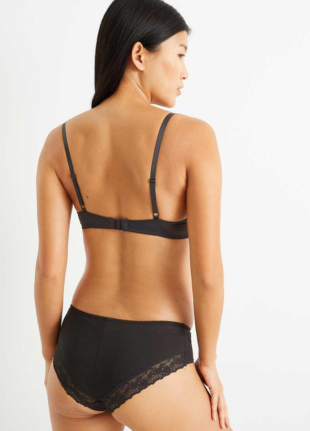 Чёрный бюстгальтер C&A с косточками полиамид
