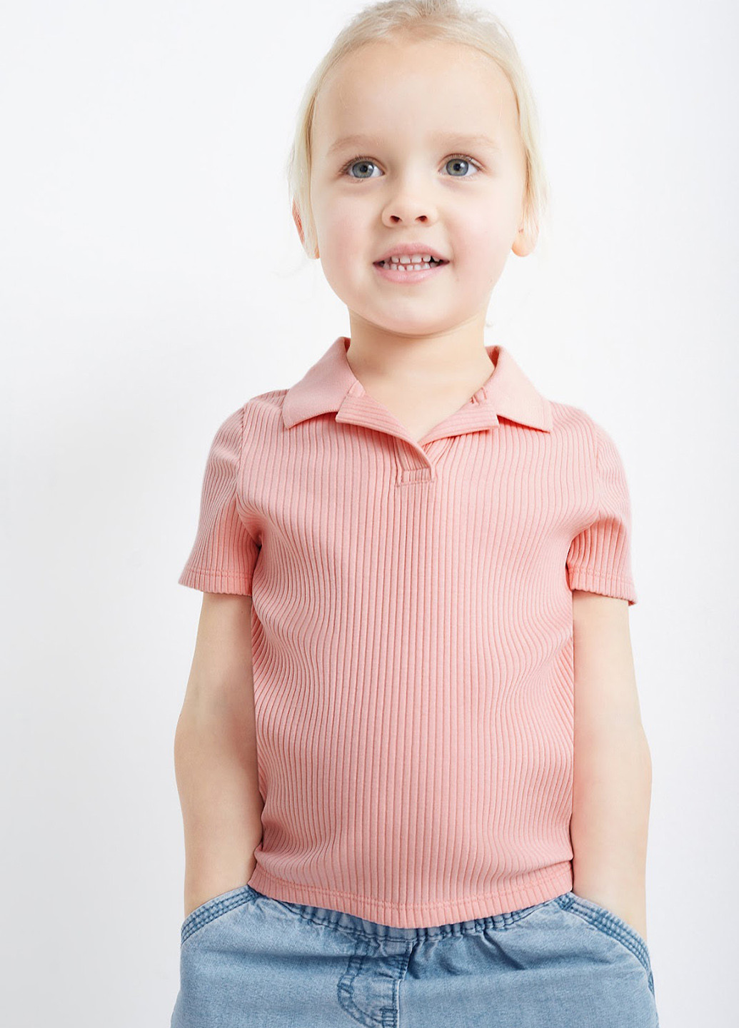 Розовая летняя футболка C&A