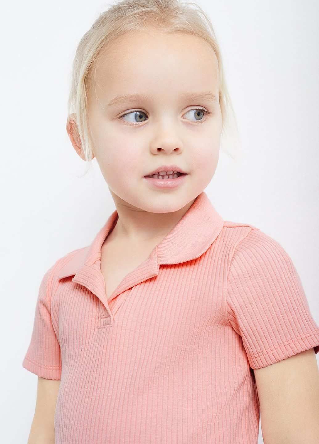 Розовая летняя футболка C&A