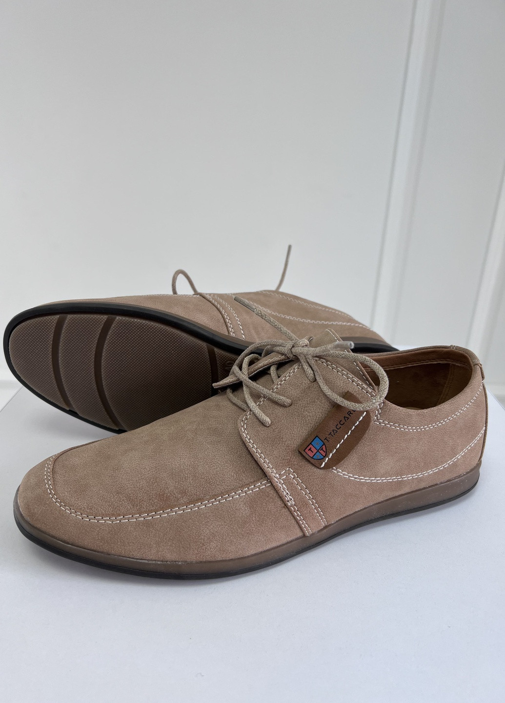 Бежевые классические туфли мужские бежевые Let's Shop на шнурках