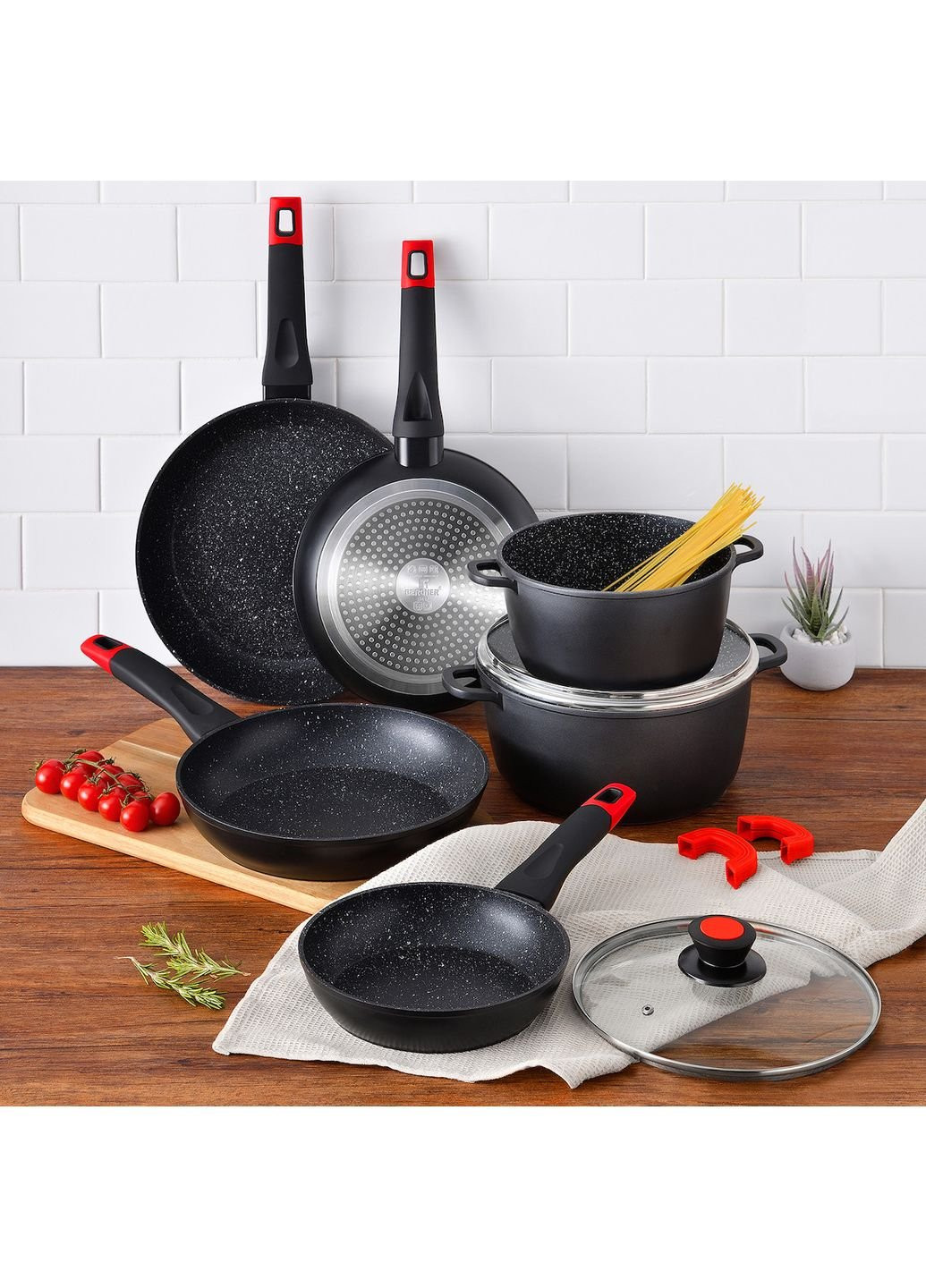 Каструля з кришкою Chroma BG-30115-BK 24 см 4.5 л Bergner (253543671)