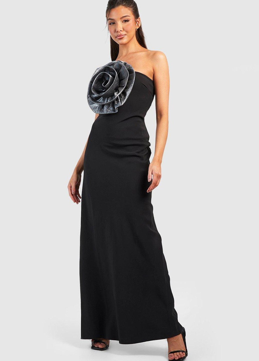 Черное вечернее платье с открытыми плечами Boohoo однотонное