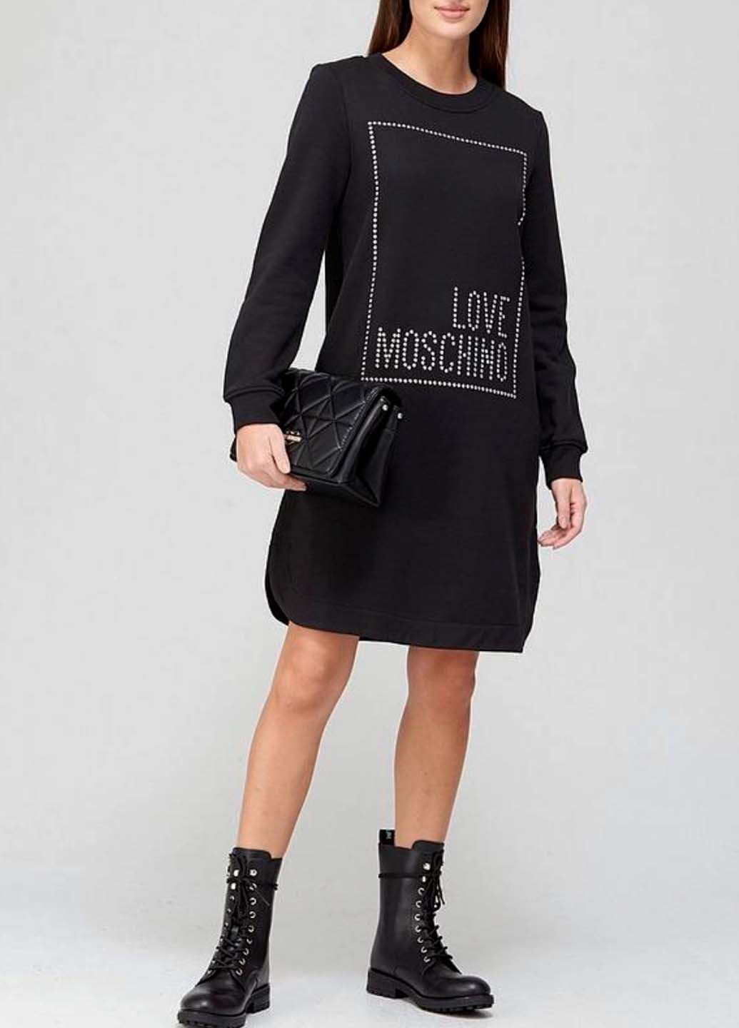 Черное повседневный черное женское платье свитер с логотипом и заклепками платье-свитер Love Moschino однотонное