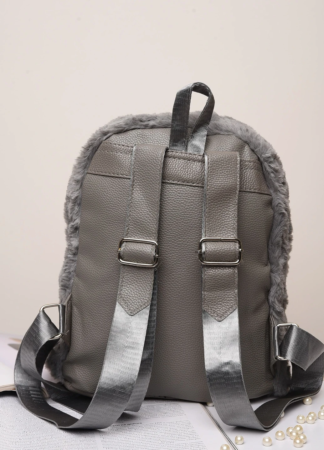 Рюкзак меховой детский с бантом серый Let's Shop (254369872)