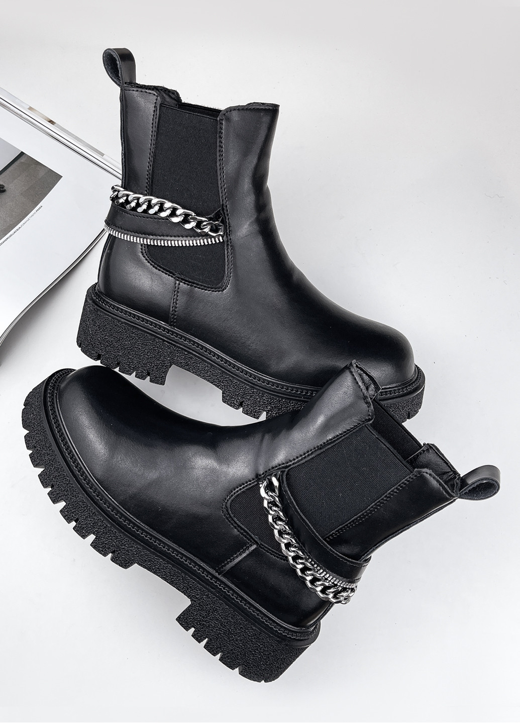 Черевики жіночі чорні молодіжні шкіряні на тракторній чорній підошві челсі Fashion (251198598)