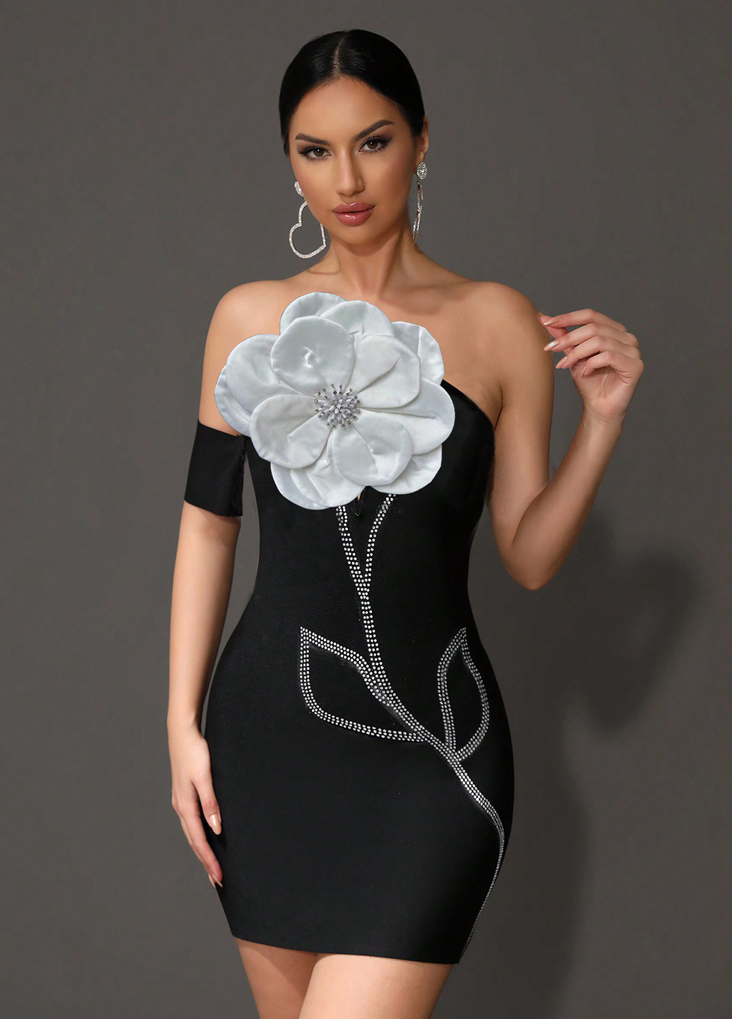 Чорно-білий вечірня, коктейльна сукня силуетна, на одне плече, з відкритими плечима, з відкритою спиною SHEIN з квітковим принтом