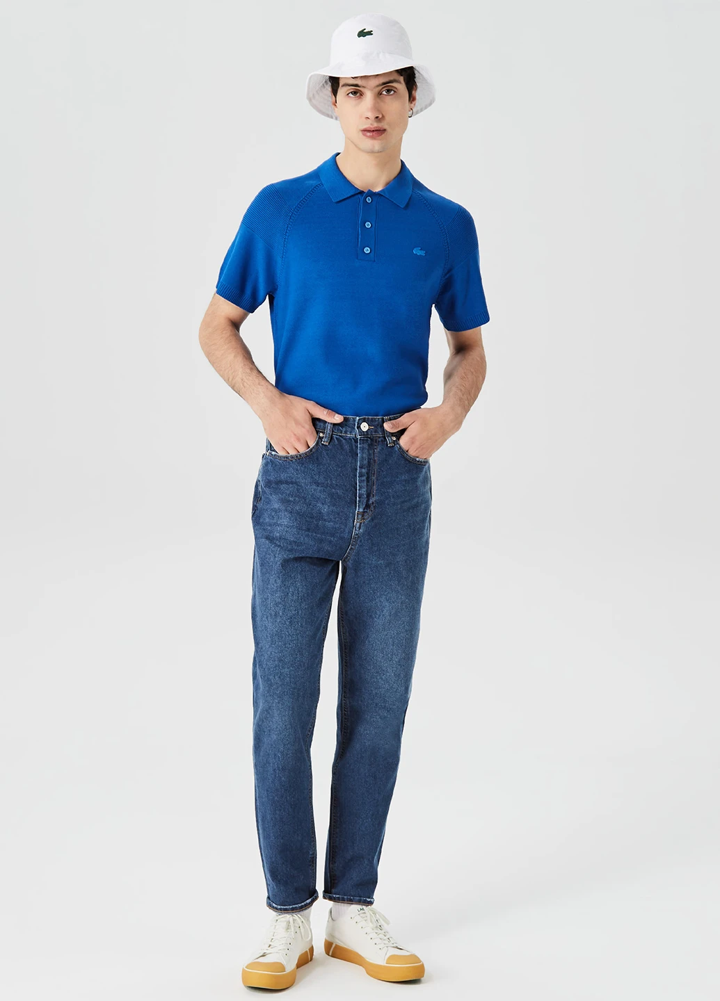 Синие демисезонные зауженные джинсы Lacoste