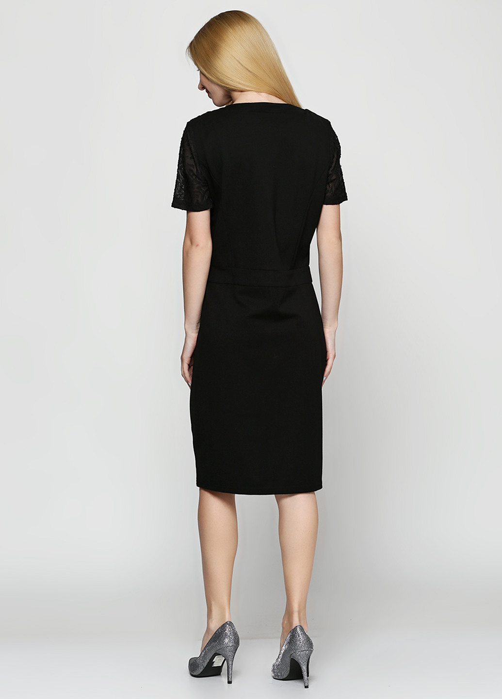 Черное кэжуал платье с коротким рукавом Articles однотонное