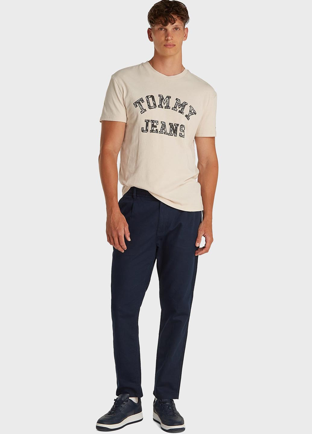 Бежевая футболка Tommy Jeans