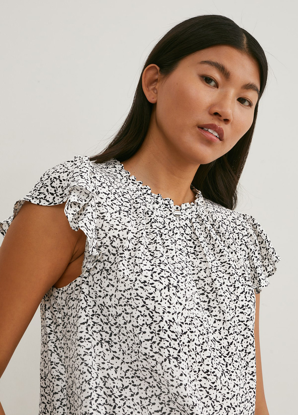 Чёрно-белую блуза C&A