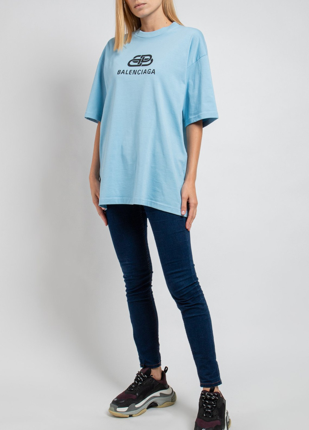 Голубая серая футболка с логотипом Balenciaga