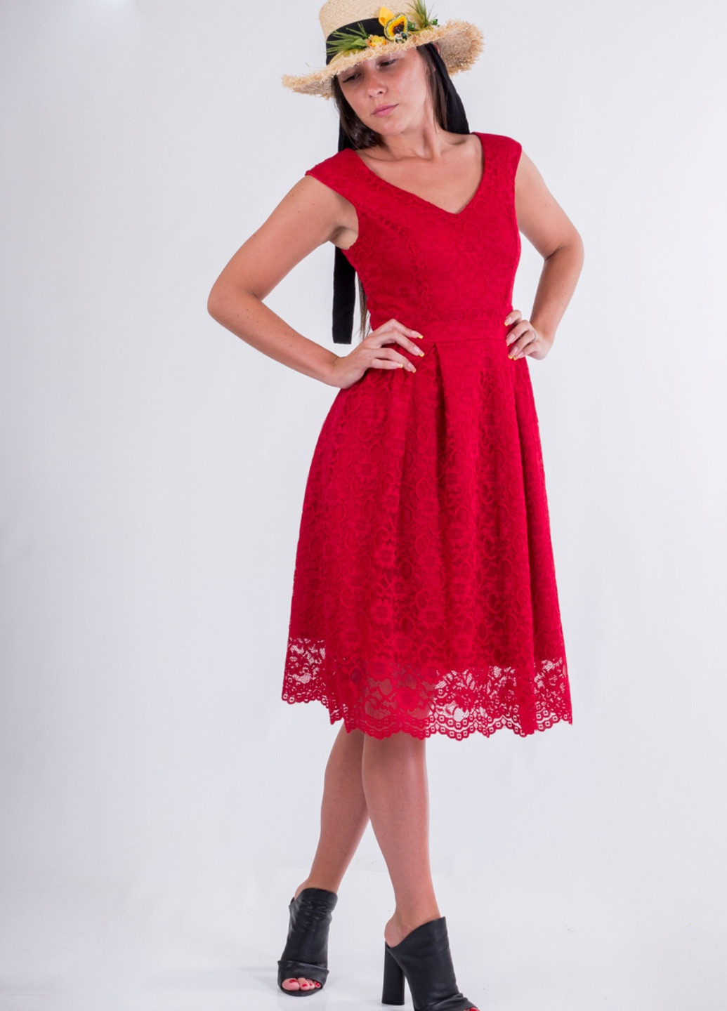 Червона сукня з оздобленням з тонкого мережива Sistaglam