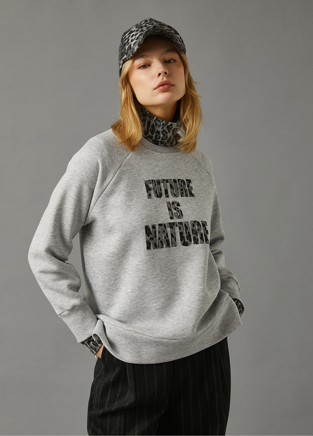 Светло-серый свитшот KOTON надпись без декора (252548171)