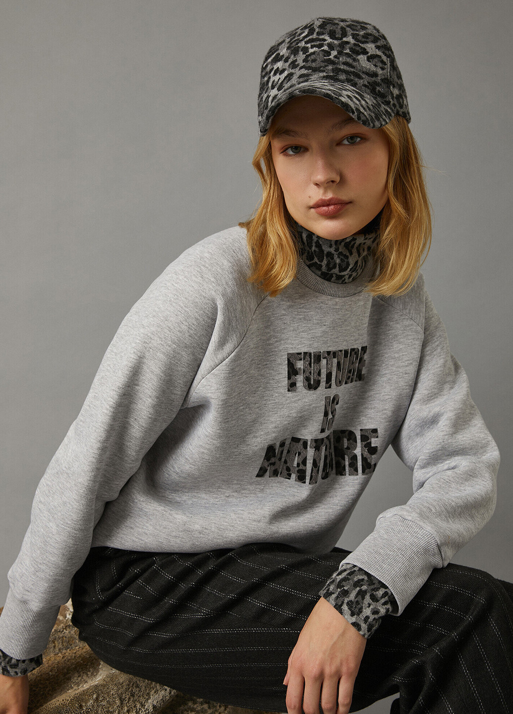 Светло-серый свитшот KOTON надпись без декора (252548171)