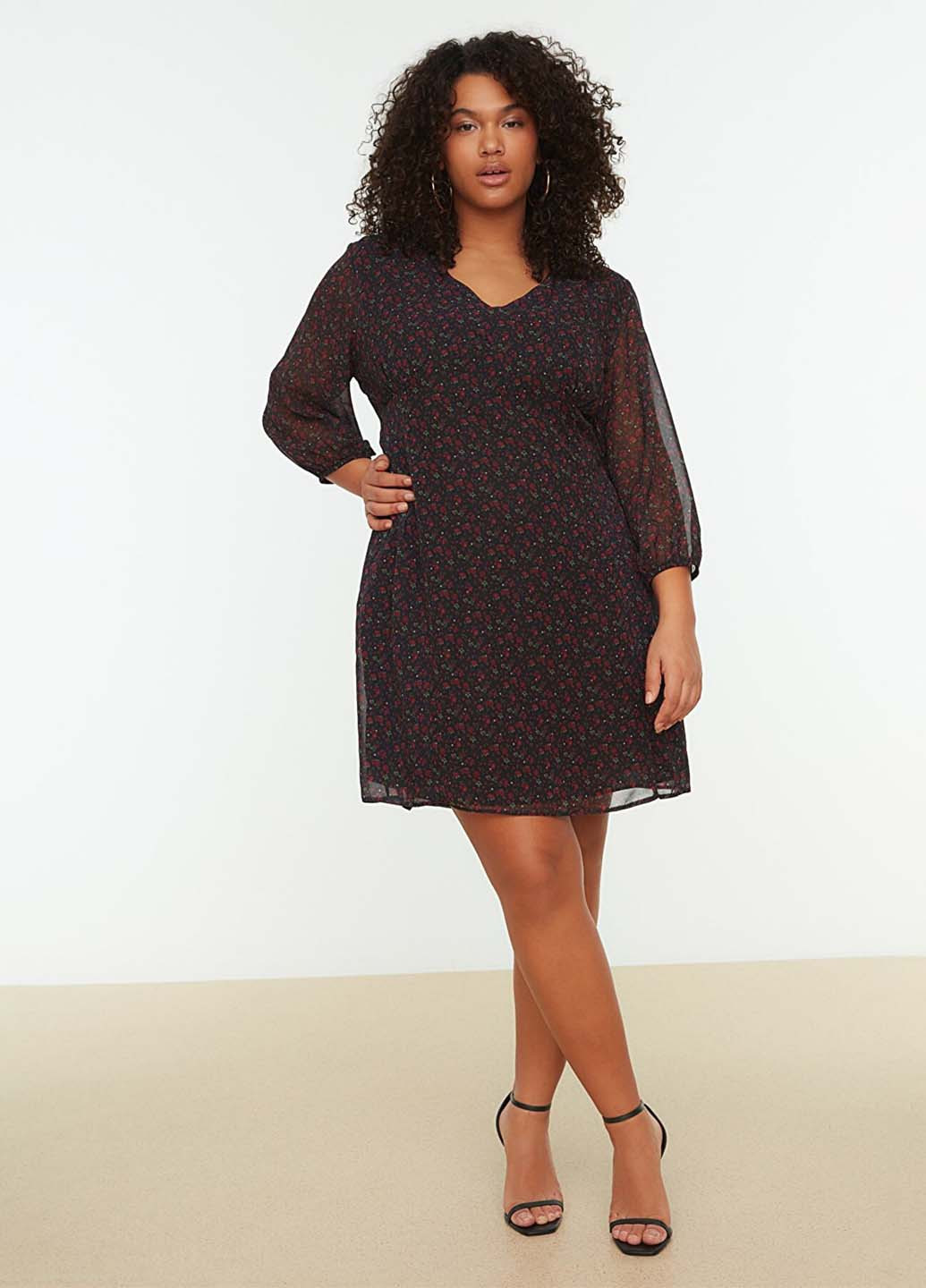 Черное кэжуал платье Trendyol с цветочным принтом