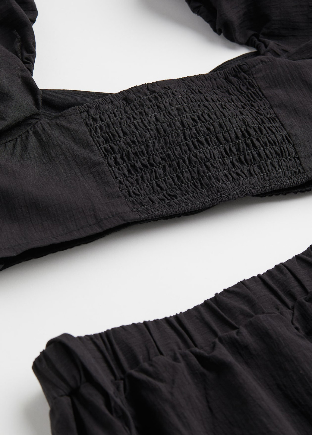 Черное кэжуал платье клеш, с открытой спиной H&M однотонное