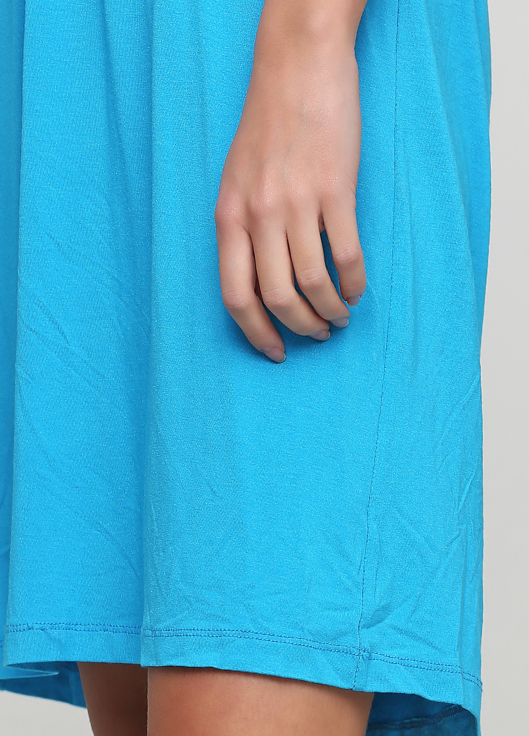 Голубое кэжуал платье с открытыми плечами ON-Line однотонное