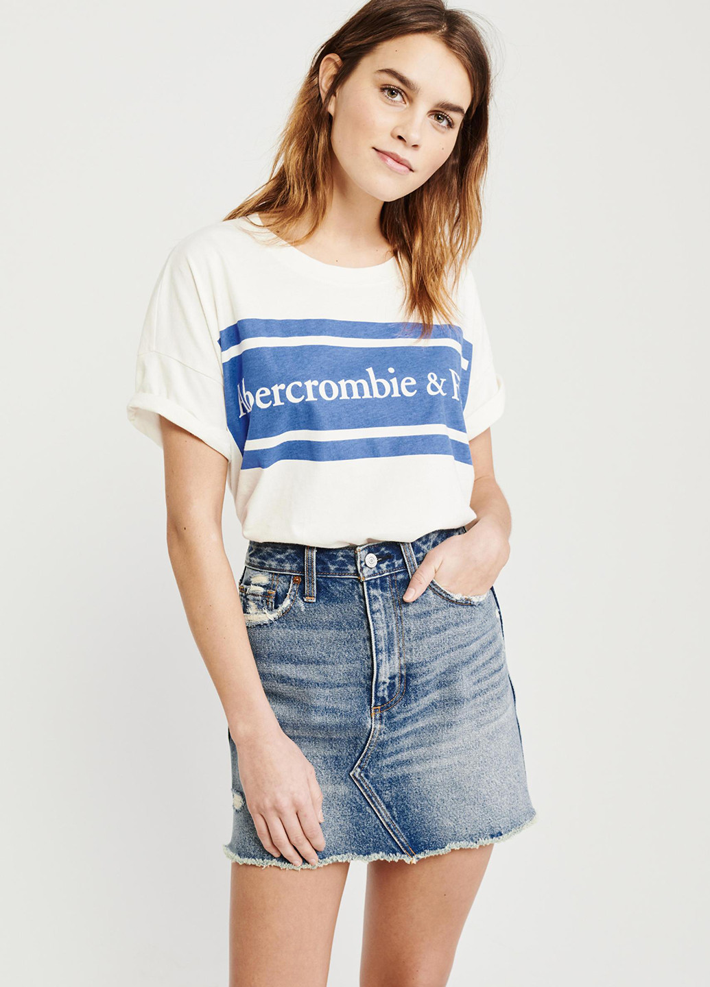 Молочная летняя футболка Abercrombie & Fitch