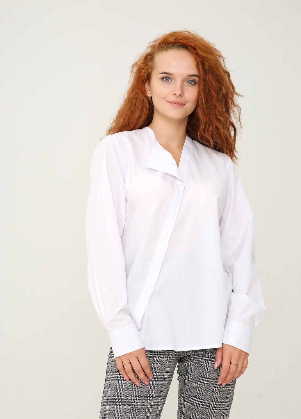 Белая демисезонная белая блуза с косой застежкой и длинными рукавами INNOE Рубашка