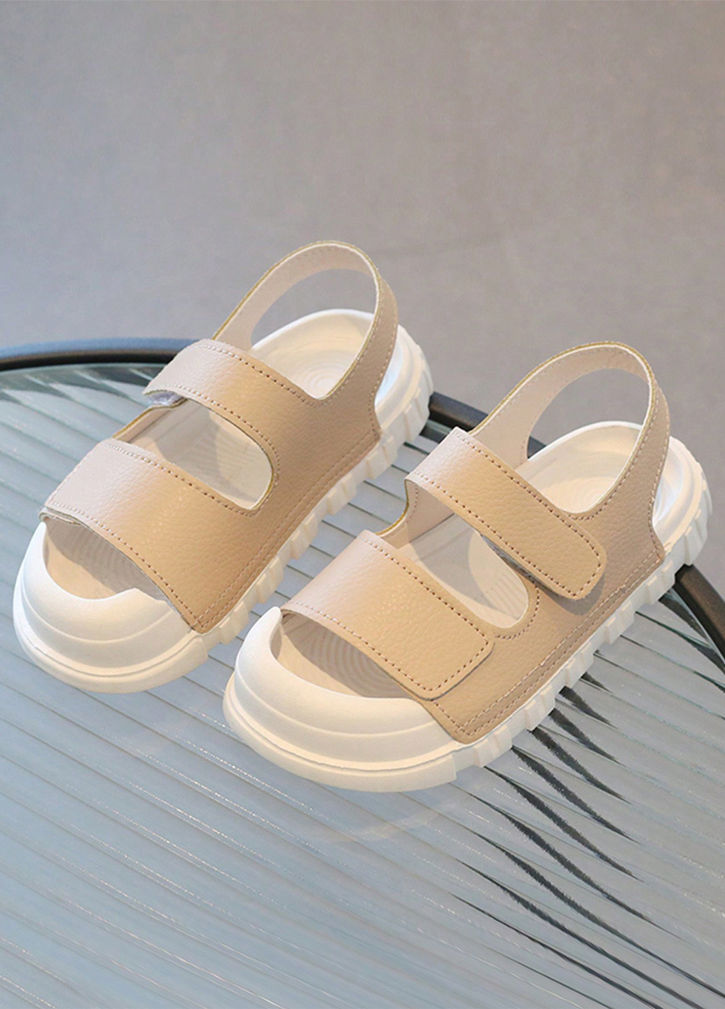 Бежевые кэжуал спортивные сандалии SHEIN на липучке