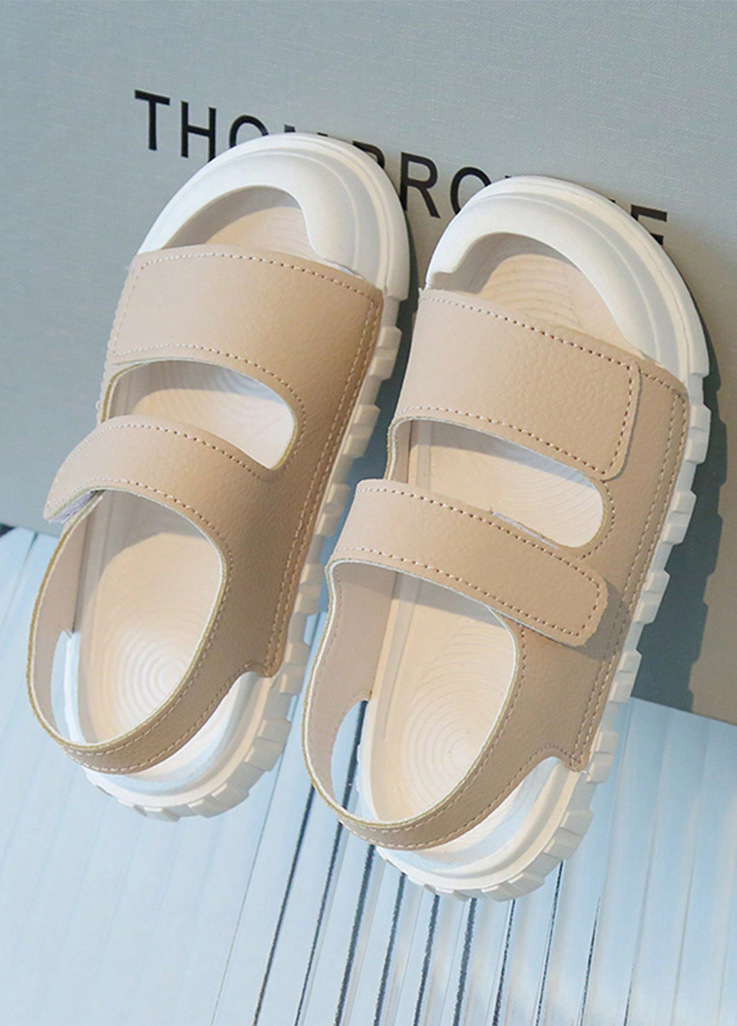 Бежевые кэжуал спортивные сандалии SHEIN на липучке