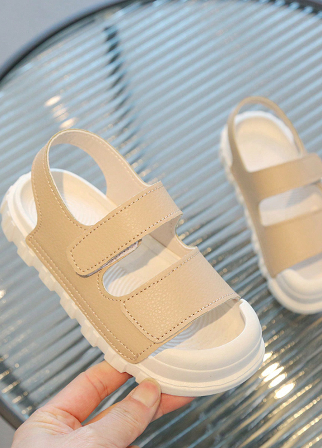 Бежевые кэжуал спортивные сандалии SHEIN на липучке