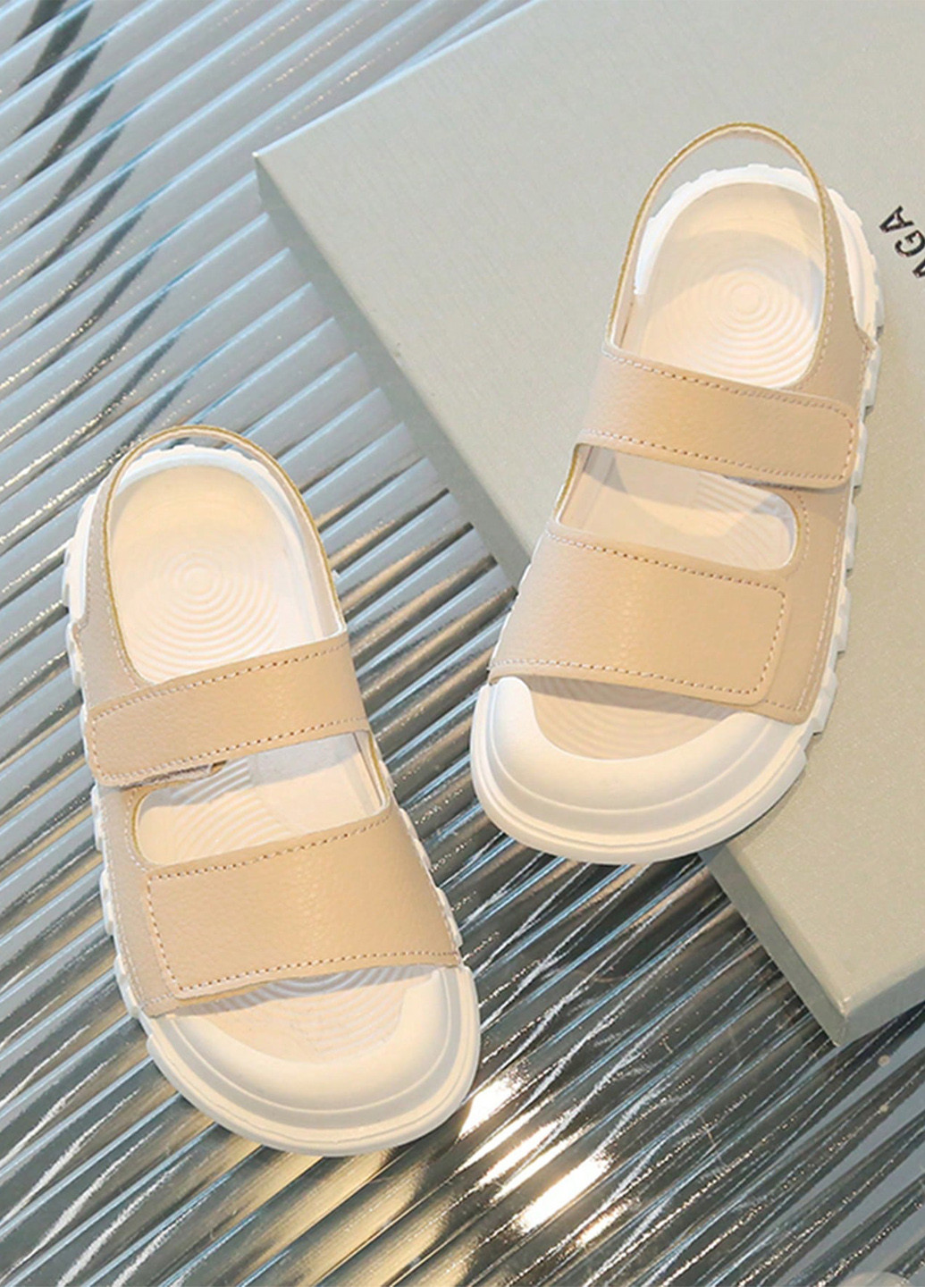 Бежевые кэжуал спортивные сандалии SHEIN на липучке