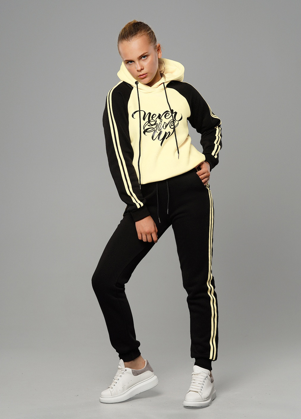 Молочный теплый спортивный костюм с начесом Sinthia (254522180)