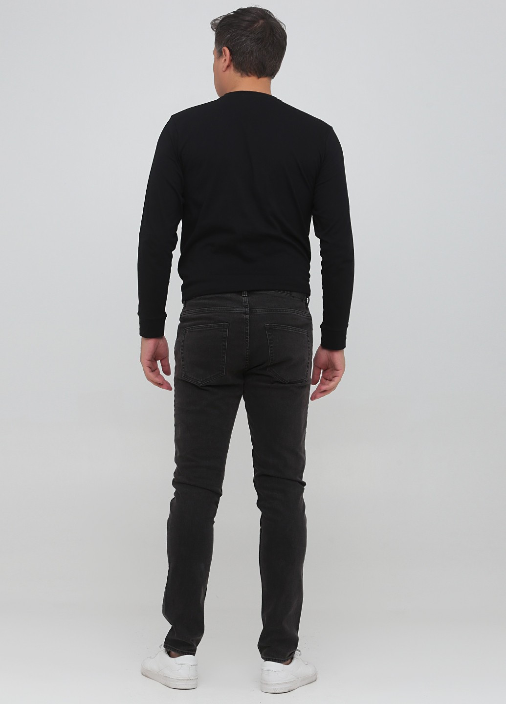 Черные демисезонные зауженные джинсы Weekday