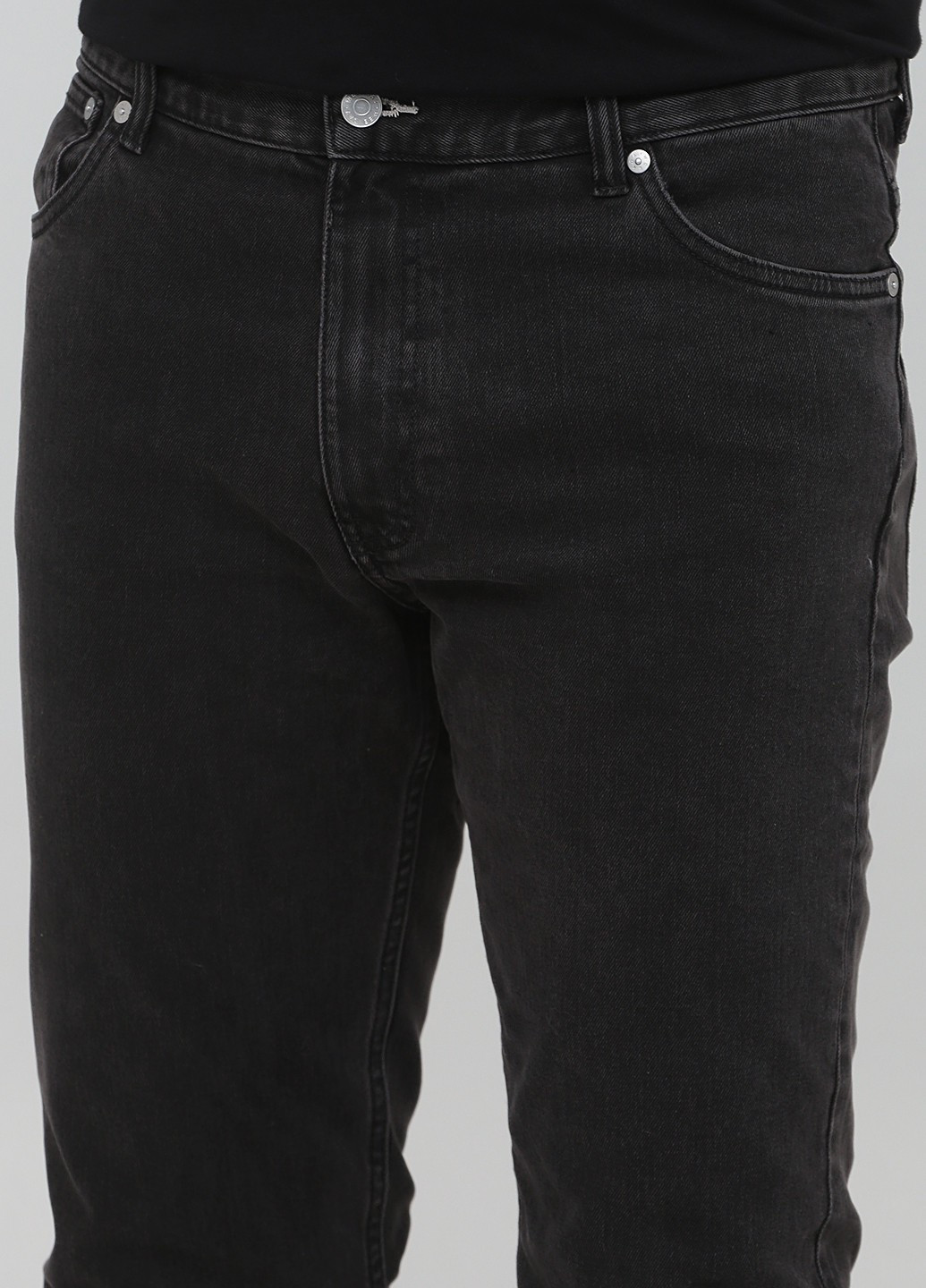 Черные демисезонные зауженные джинсы Weekday