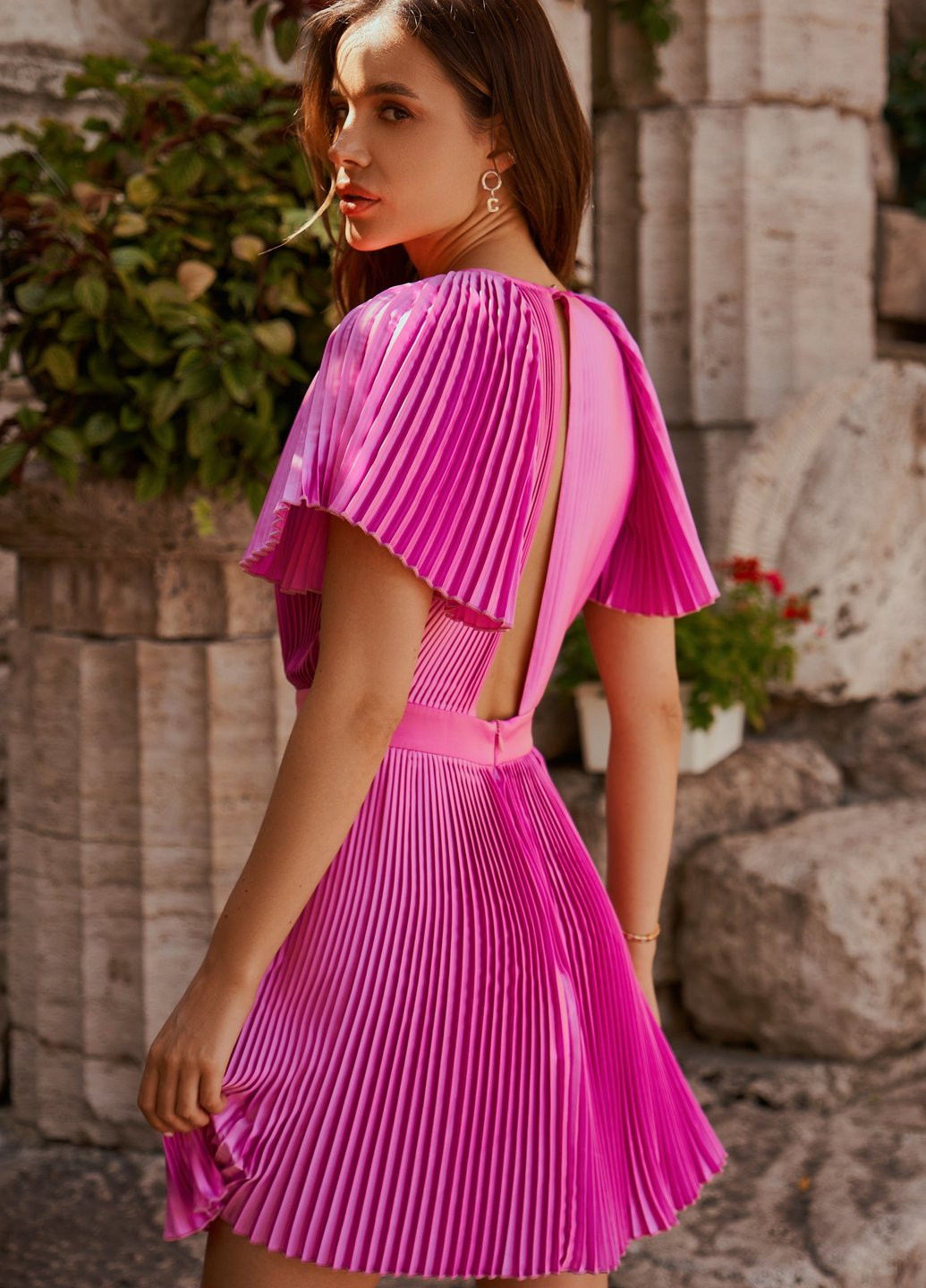 Рожева коктейльна міні плаття з плісировкою Gepur однотонна