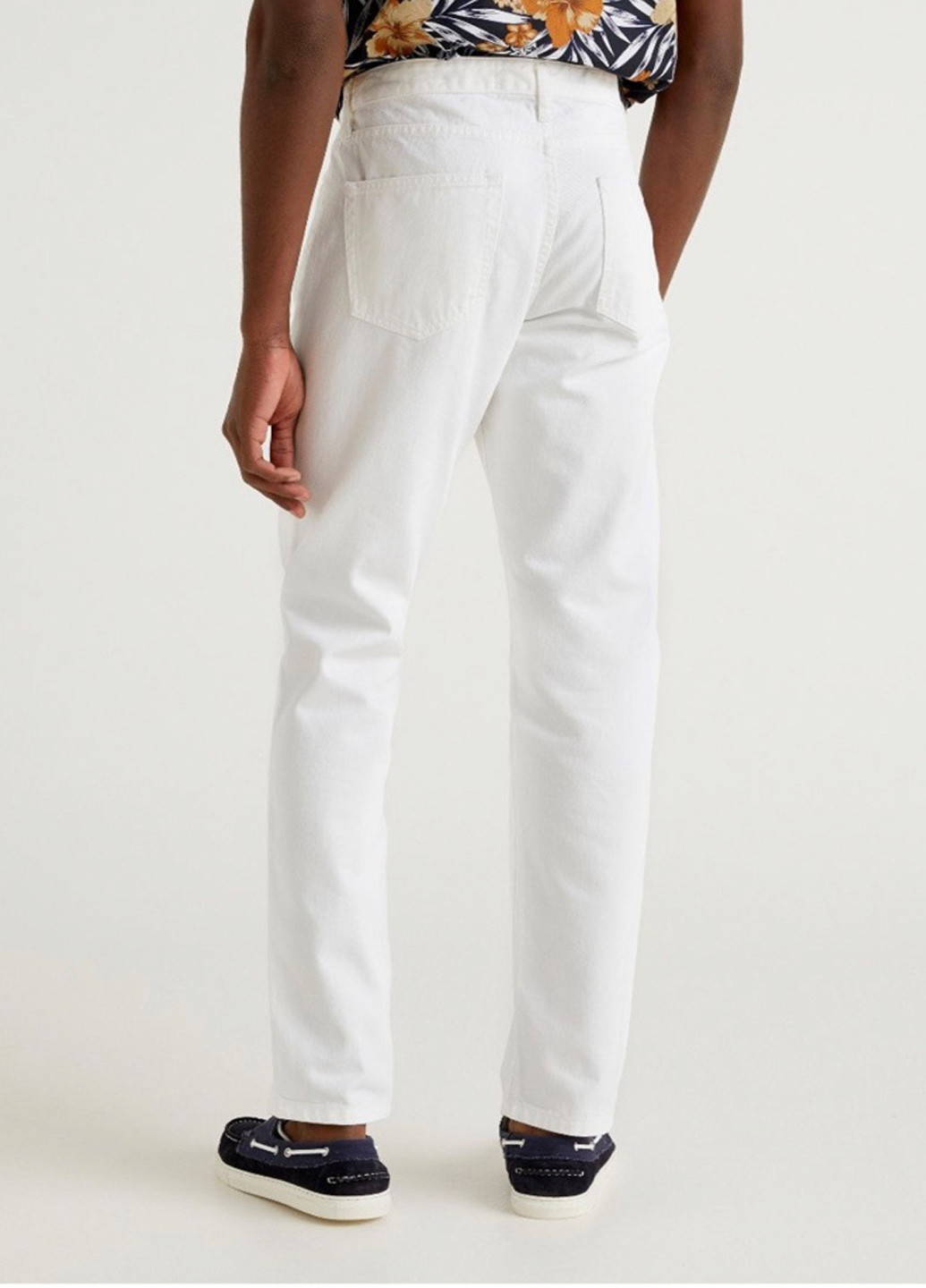 Белые демисезонные джинсы United Colors of Benetton