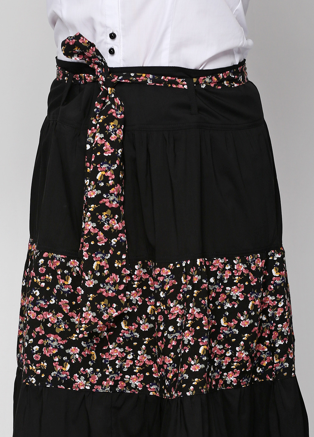 Черная кэжуал цветочной расцветки юбка Vestis миди