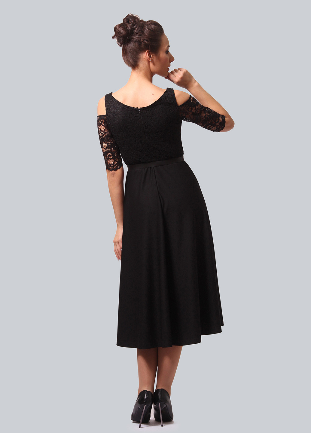 Черное коктейльное платье клеш Alika Kruss однотонное