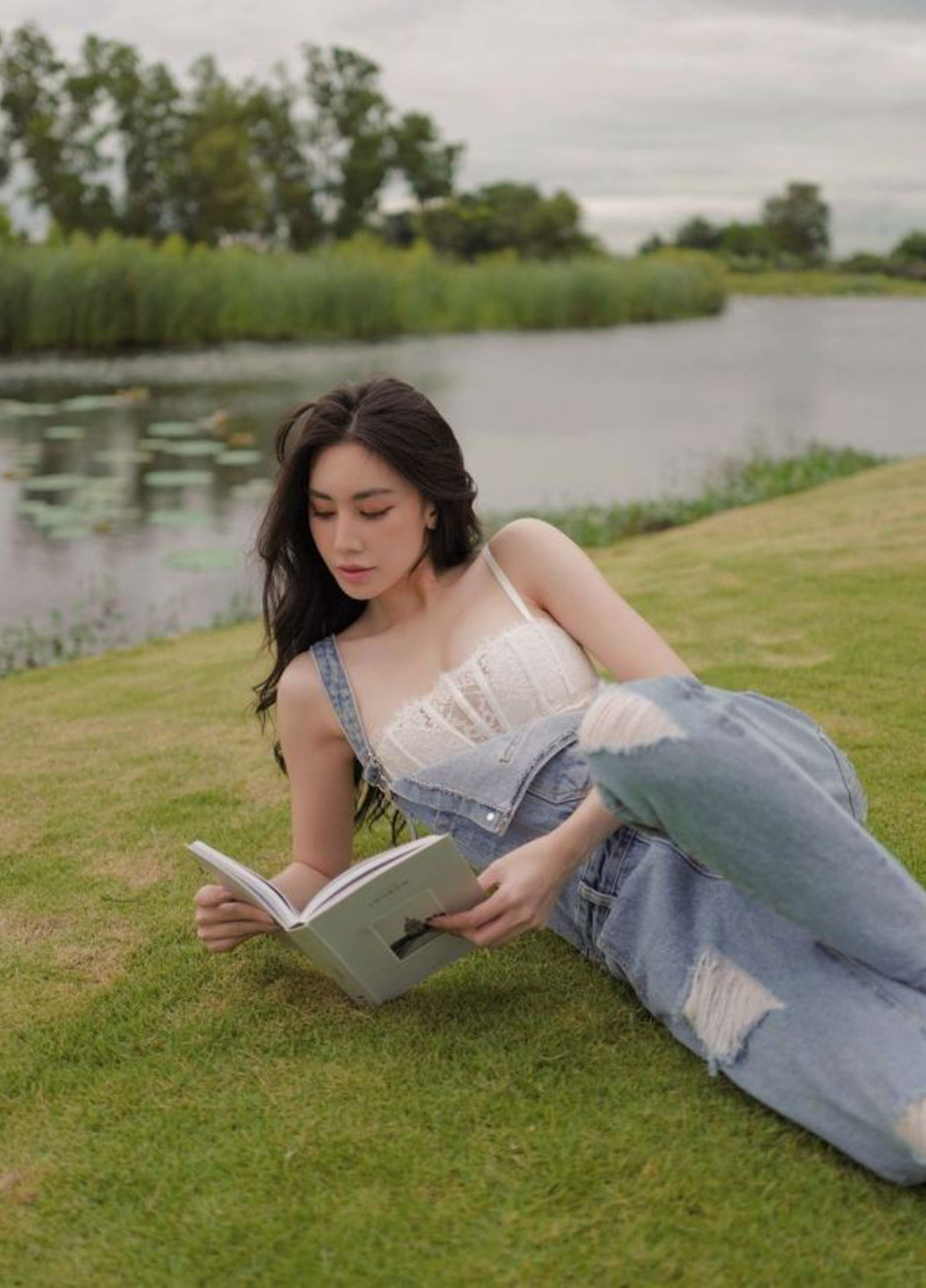 Молочный демисезонный комплект (бюстгальтер, трусики) Victoria's Secret