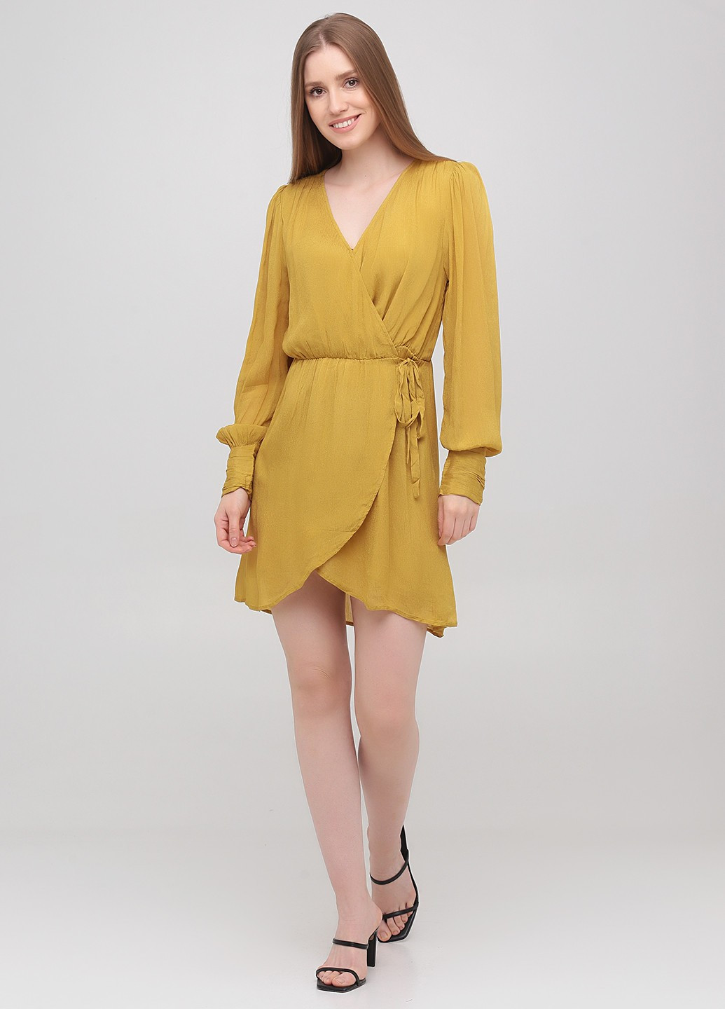 Горчичное кэжуал платье клеш, на запах Monki однотонное