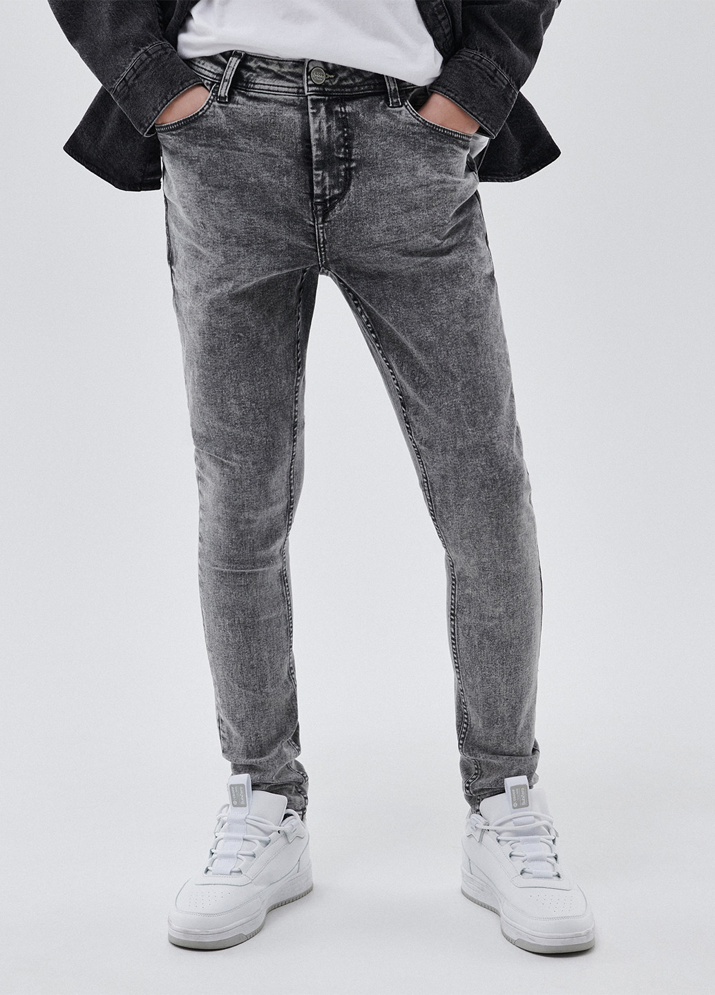 Серые демисезонные скинни джинсы Cropp