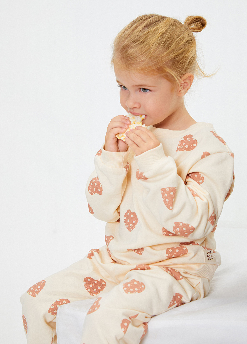 KOTON світшот сердечка бежевий кежуал трикотаж, бавовна