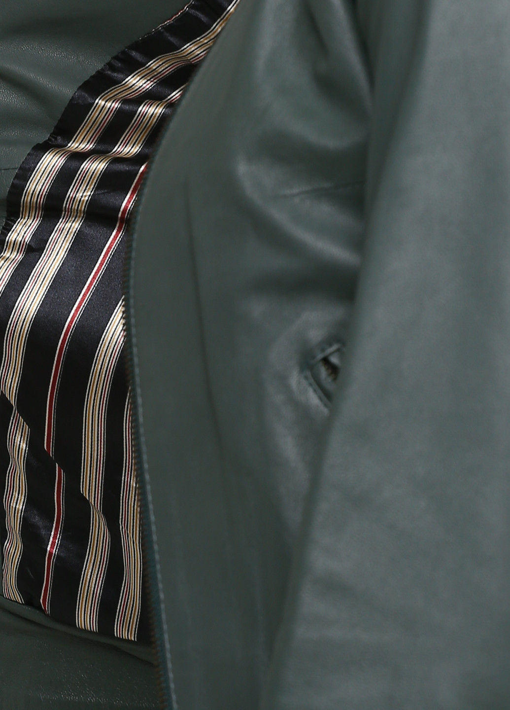 Зеленая демисезонная куртка кожаная Leather Factory