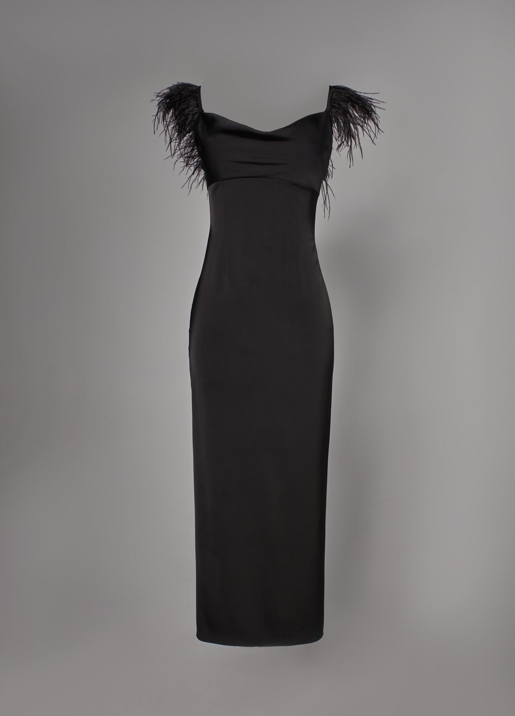 Черное вечернее платье с открытыми плечами Gepur однотонное