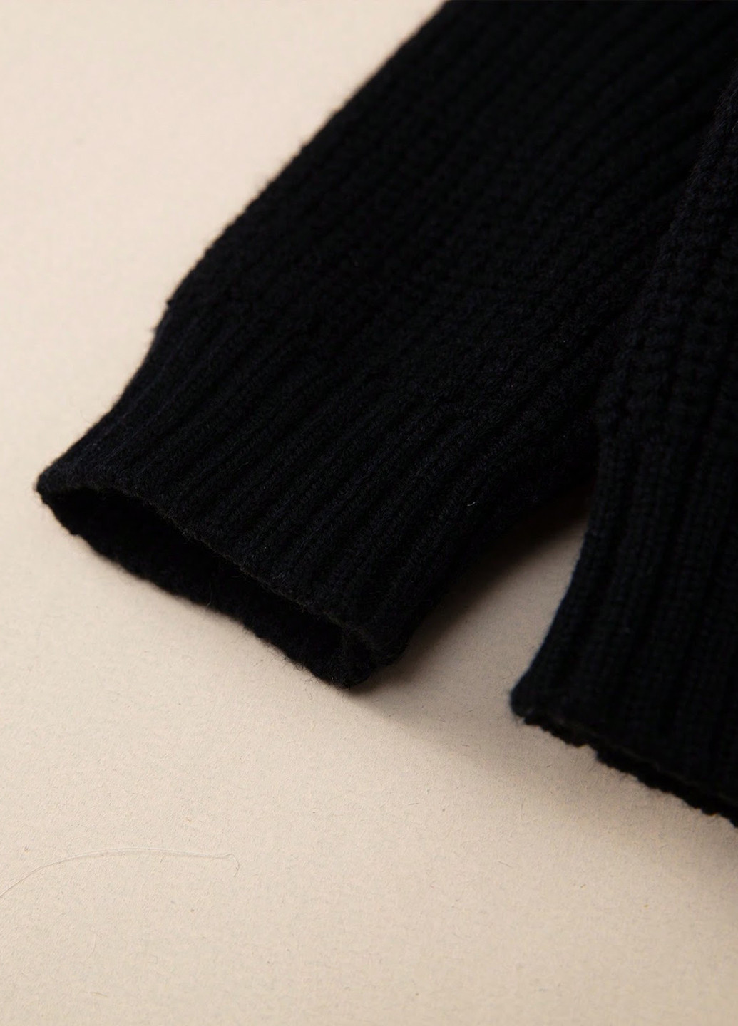 Черный демисезонный свитер SHEIN