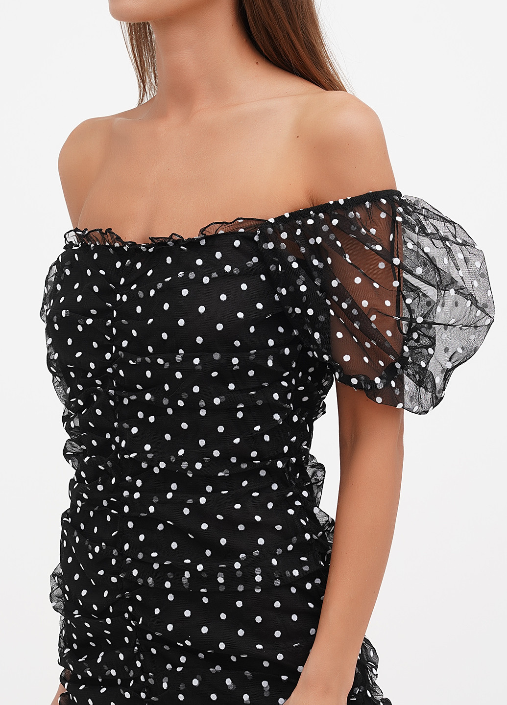 Черное кэжуал платье с открытыми плечами H&M в горошек