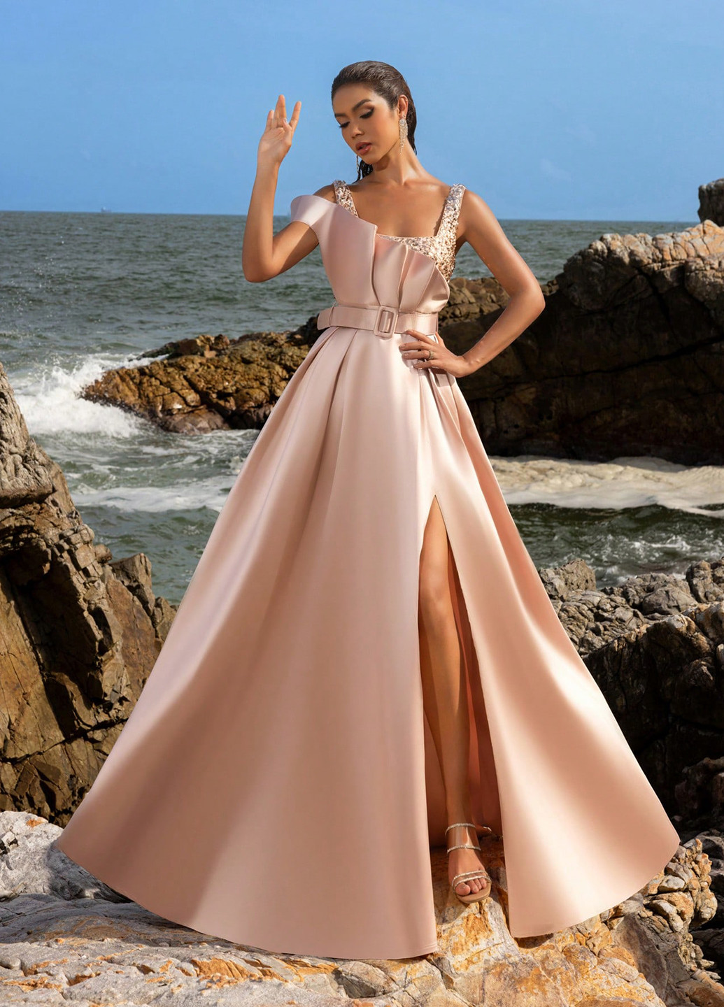 Кремова вечірня сукня з спідницею-сонце SHEIN однотонна